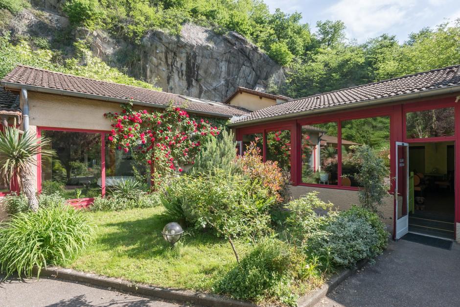 Hotellerie De La Cascade Saint-Genis-les-Ollieres ภายนอก รูปภาพ