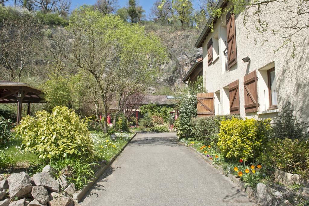Hotellerie De La Cascade Saint-Genis-les-Ollieres ภายนอก รูปภาพ