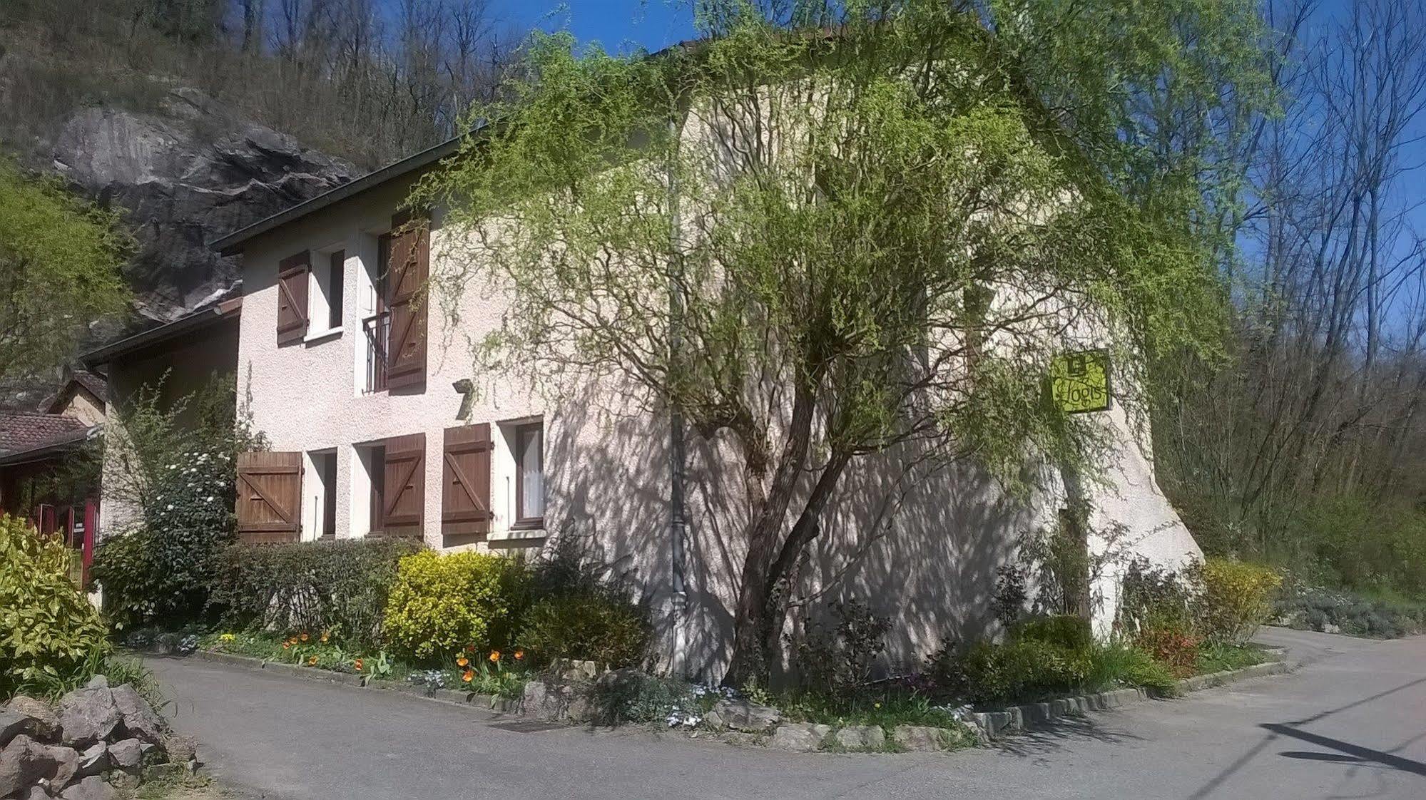 Hotellerie De La Cascade Saint-Genis-les-Ollieres ภายนอก รูปภาพ